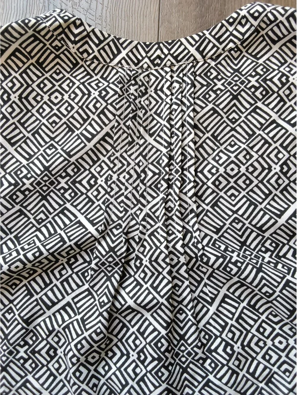 Roaman's Sleeveless Black White Geometric Flowy Blouse 20W